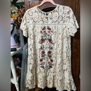 Miami Womens Mini Dress M Cream Floral Lace Embroidered Ruffle Hem Short Sleeve